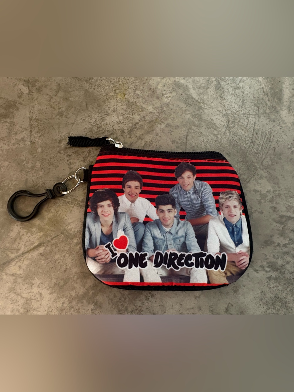 red and black striped One Direction coin purse features a "I ❤️ ONE DIRECTION"
